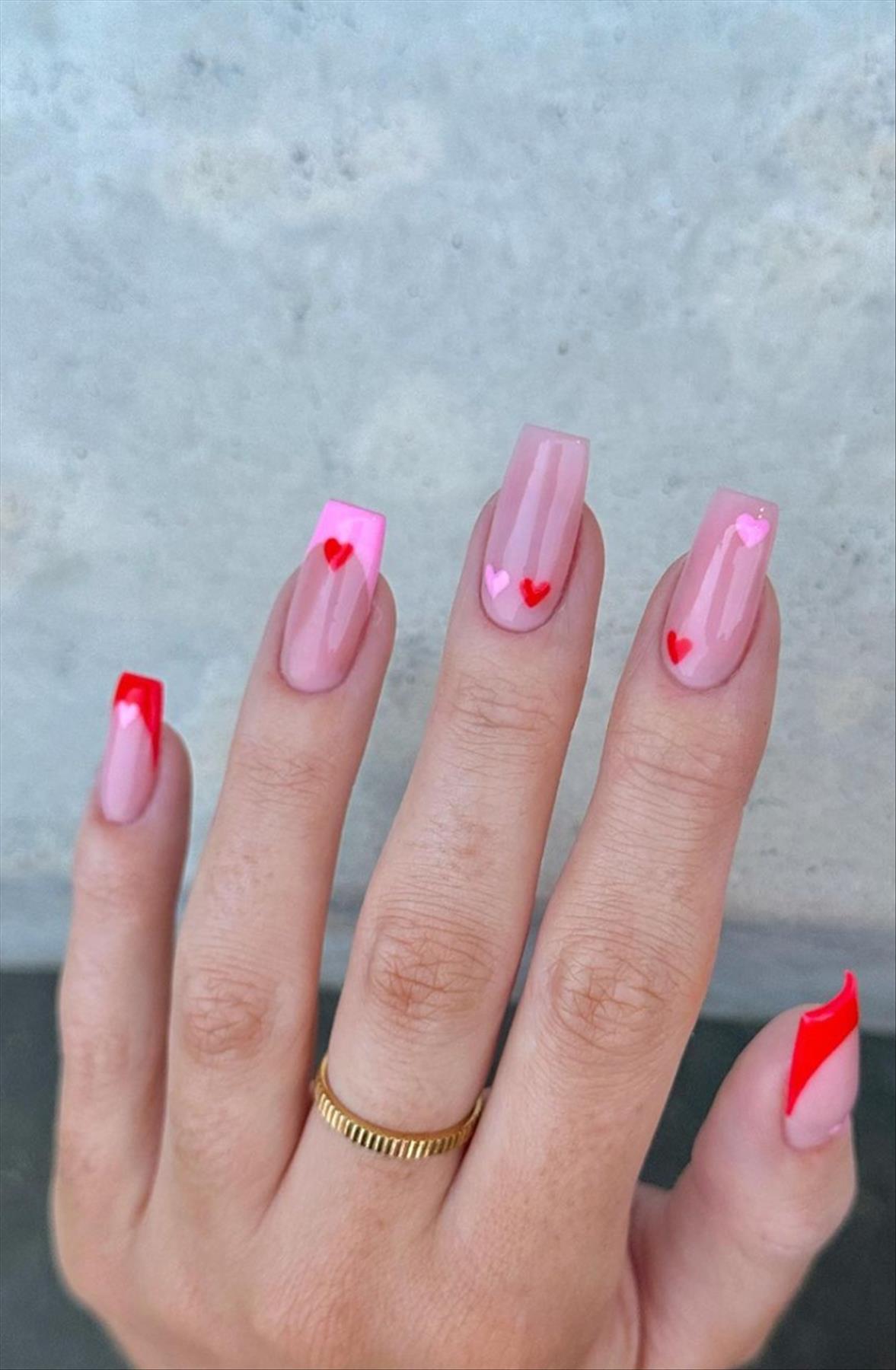 Pretty short valentine's day nails perfect for February