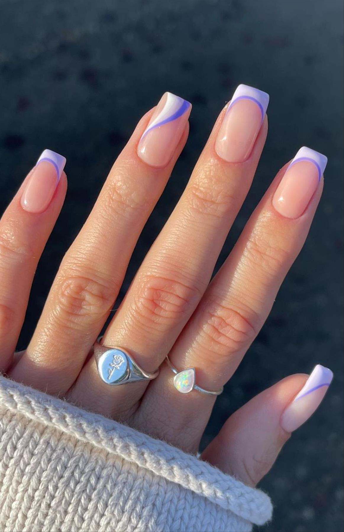 Elegant spring abstract nails and swirl nails to try