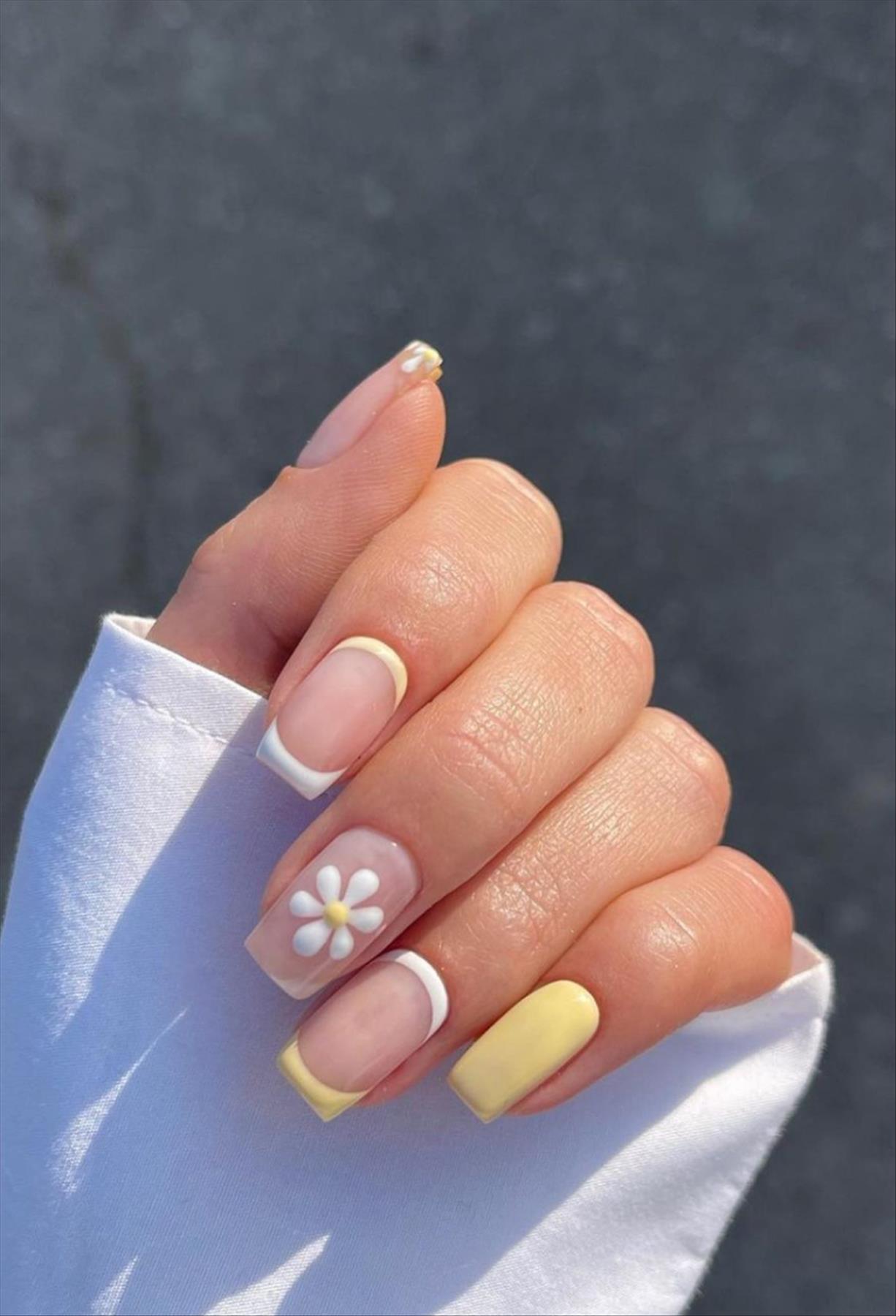 Elegant spring abstract nails and swirl nails to try