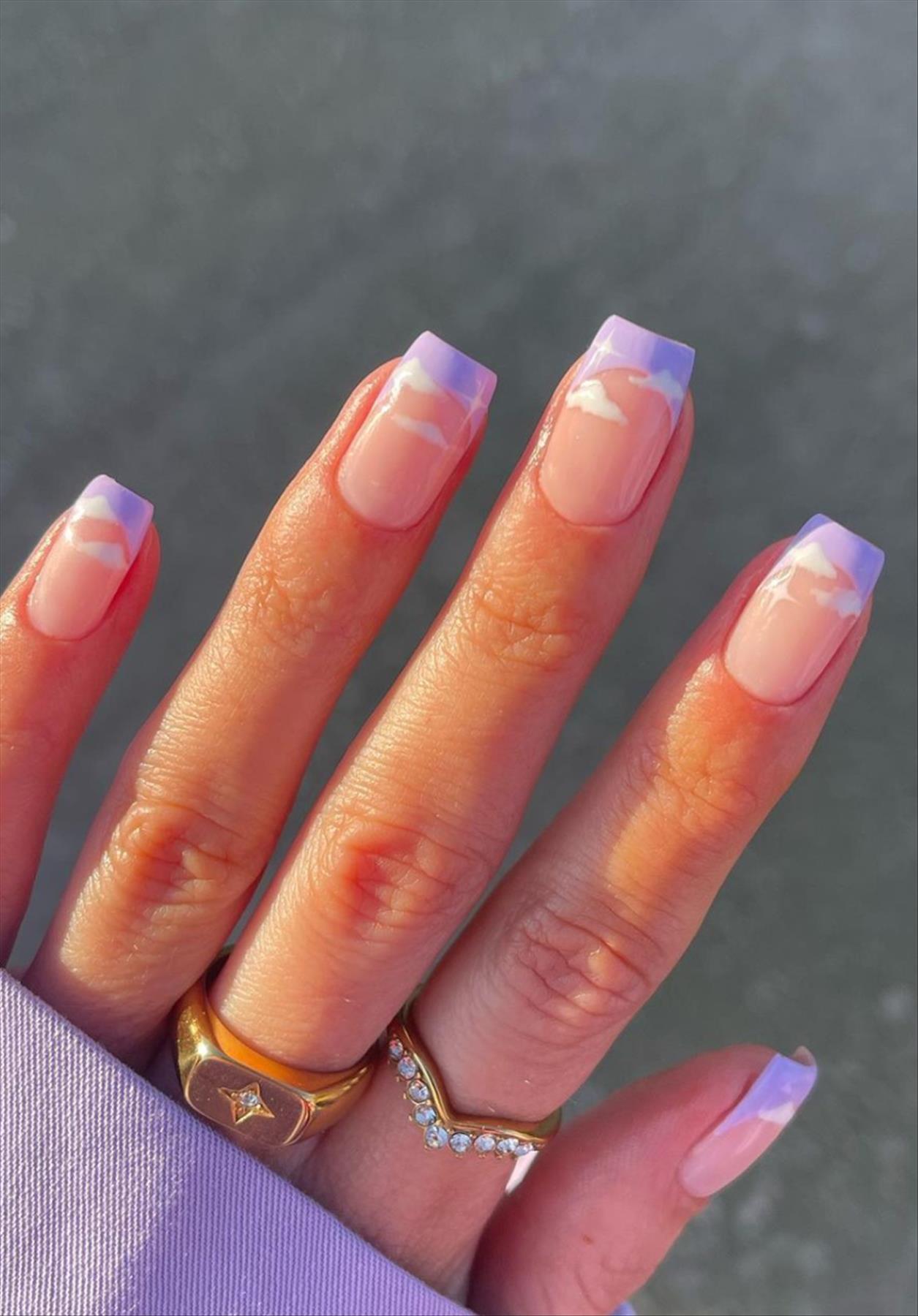 Elegant spring abstract nails and swirl nails to try