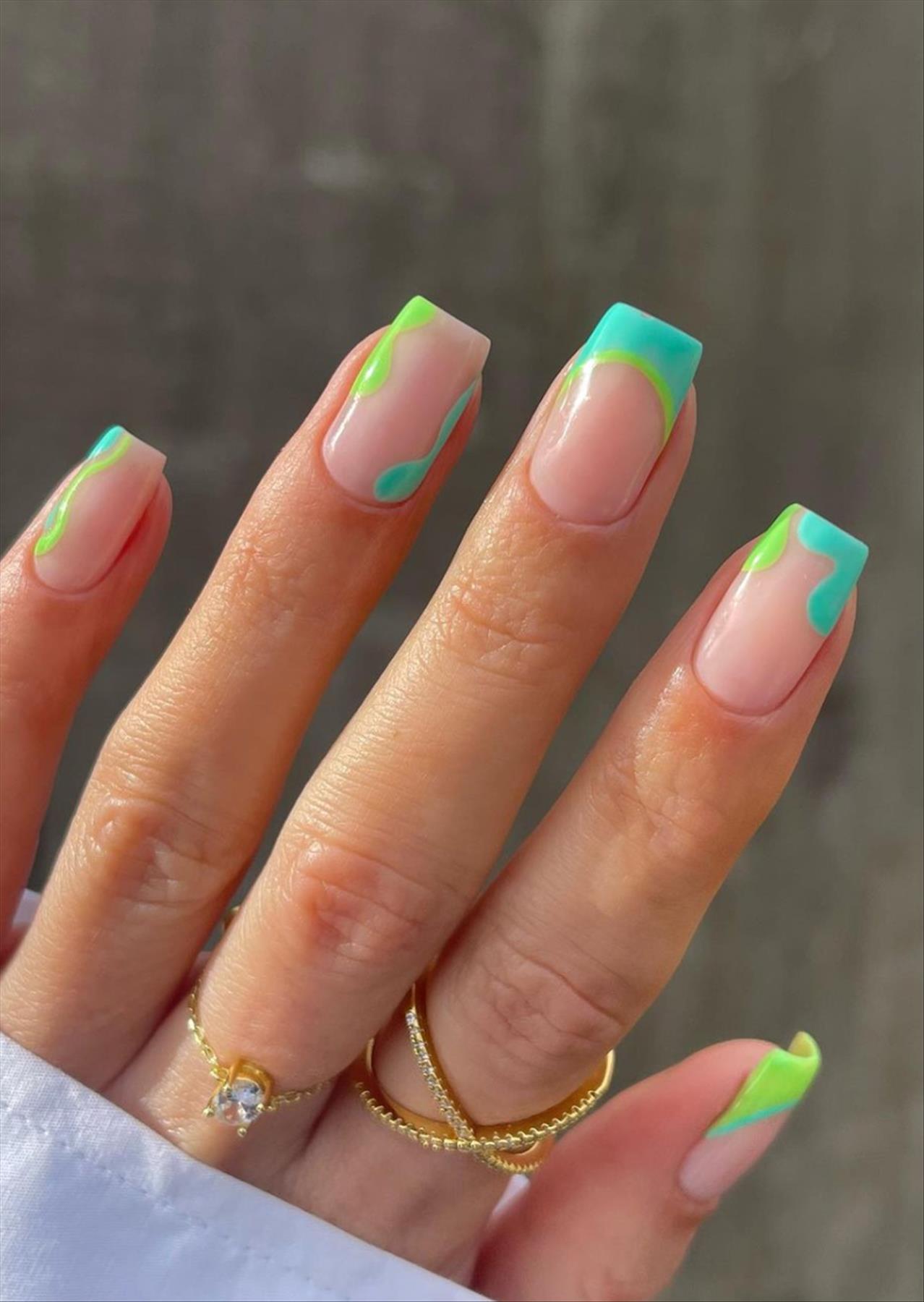 Elegant spring abstract nails and swirl nails to try