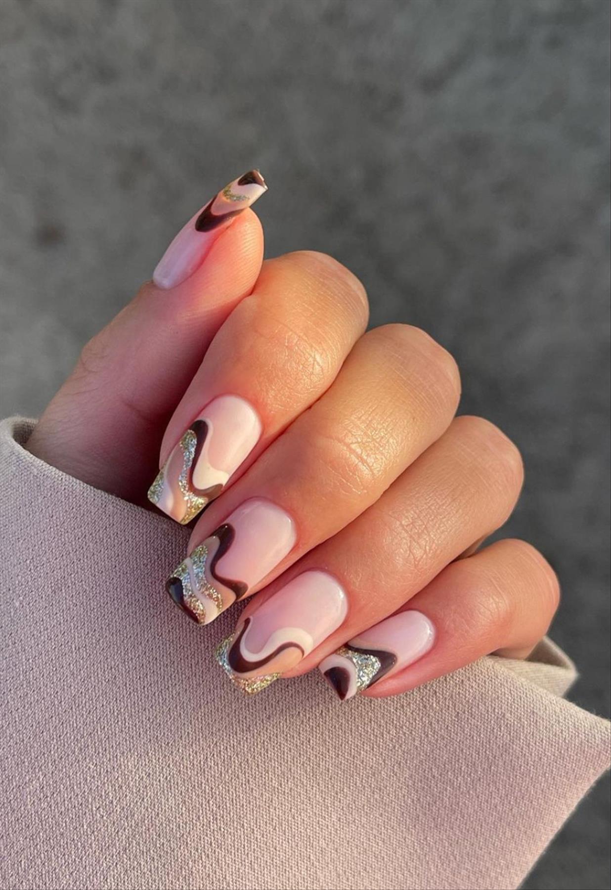 Elegant spring abstract nails and swirl nails to try