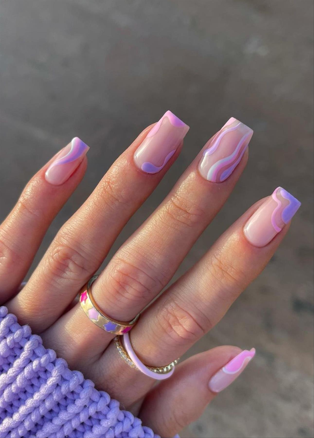 Elegant spring abstract nails and swirl nails to try