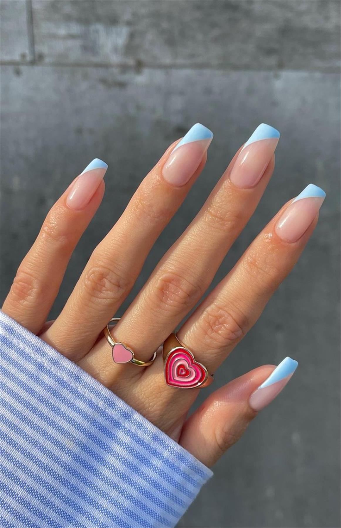 Elegant spring abstract nails and swirl nails to try