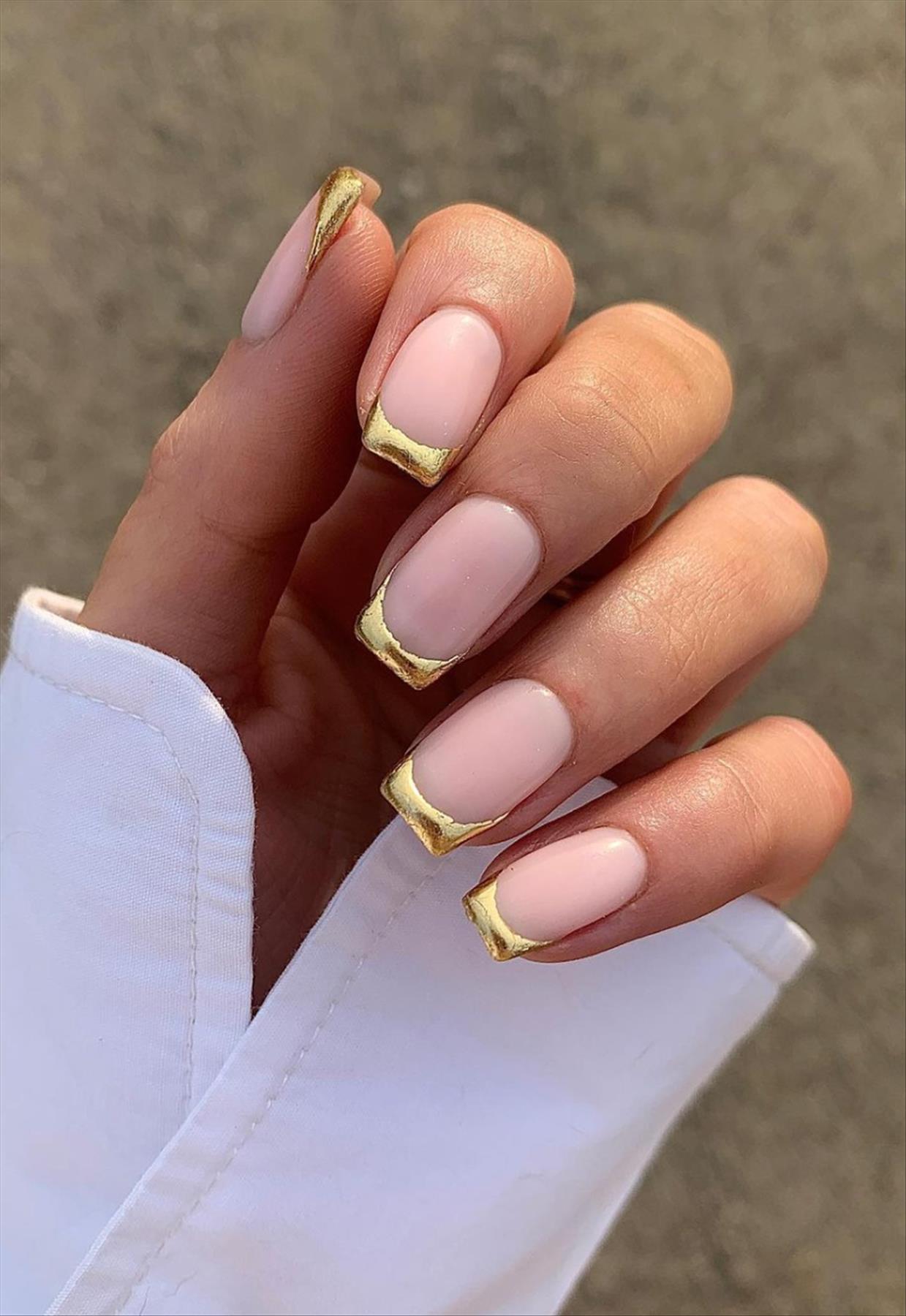 Elegant spring abstract nails and swirl nails to try