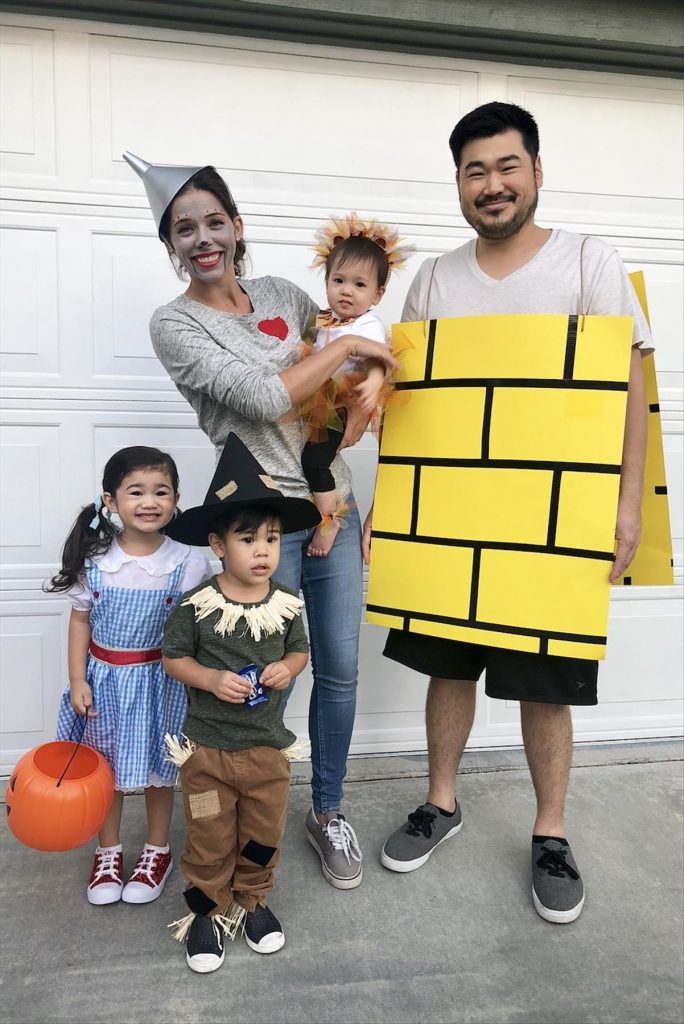 Ideal and easy family Halloween costumes to wear