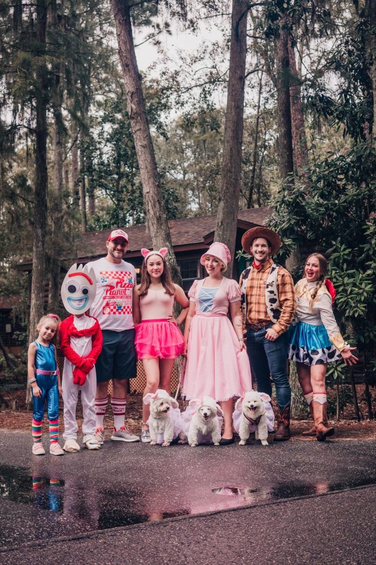 60+ Ideal and easy family Halloween costumes to wear Page 2 of 2