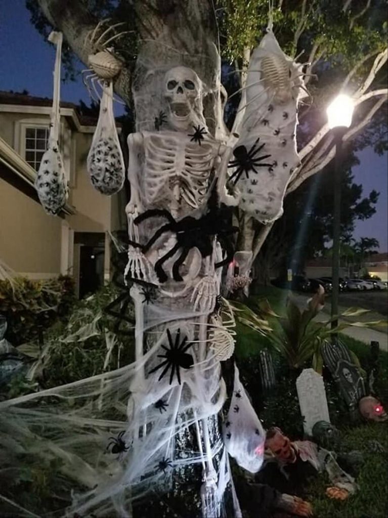 Creepy Halloween Decoration Outdoor Ideas in 2023