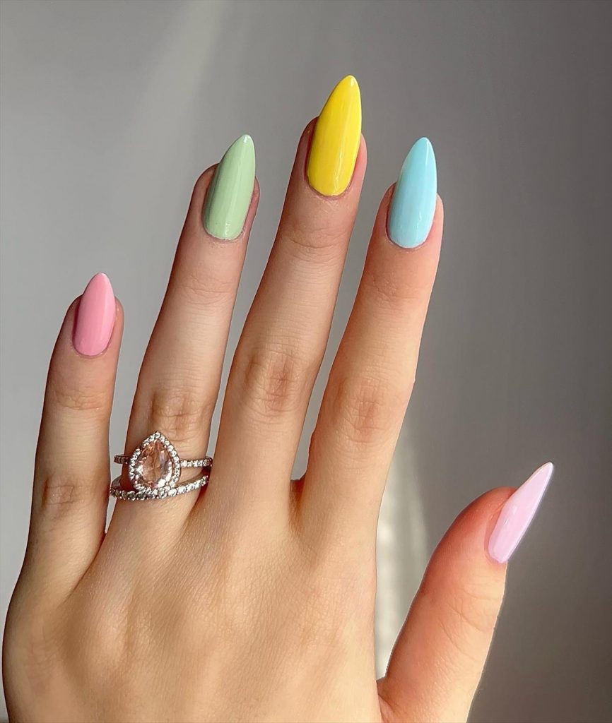 Natural Single nail colors with short almond nail shapes to try