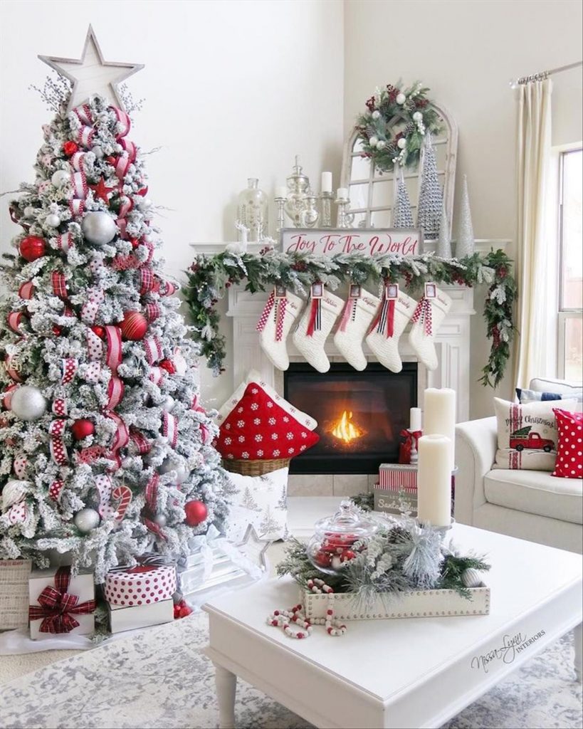 40 Stunning Christmas Living Room Decor Ideas for 2023
