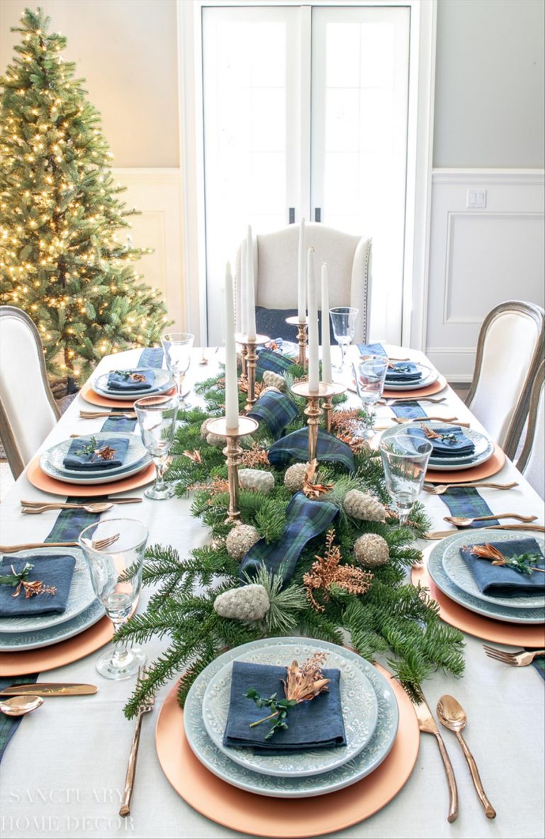 30+ Pretty Christmas Centerpiece Ideas For Table in 2023