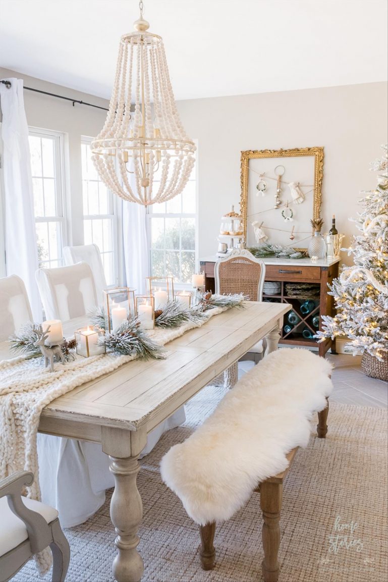 30+ Pretty Christmas Centerpiece Ideas For Table in 2023