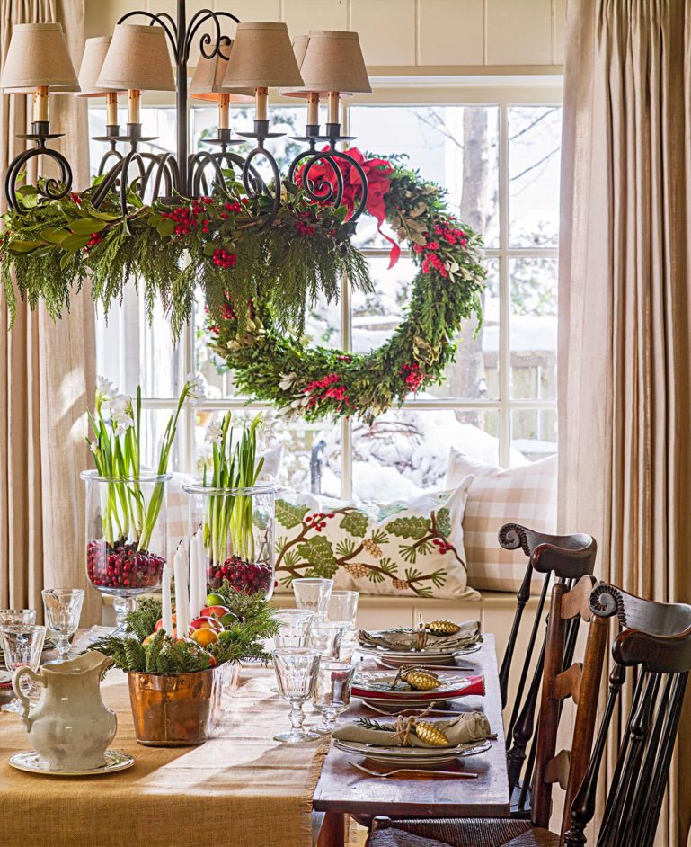 30+ Pretty Christmas Centerpiece Ideas For Table in 2023