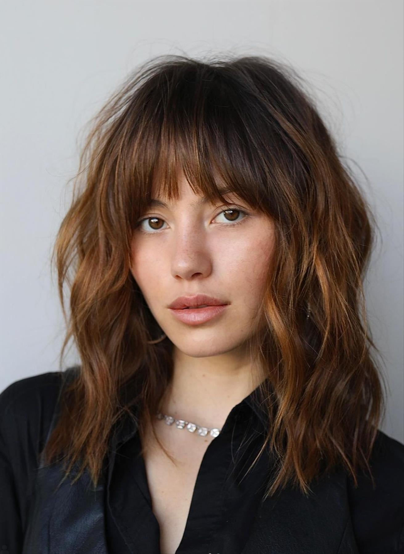 40 Trendy shoulder-length haircuts with bangs you'll love