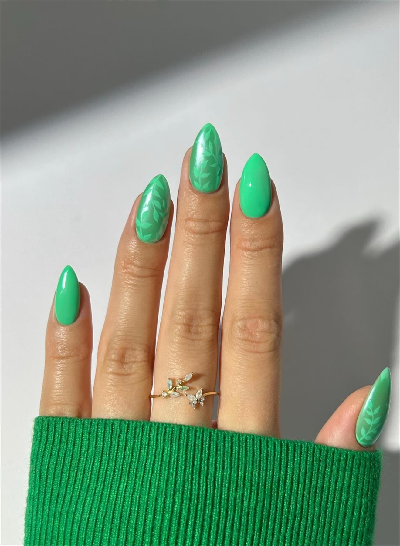 Fresh Short Almond Nails for a Stylish Summer Look